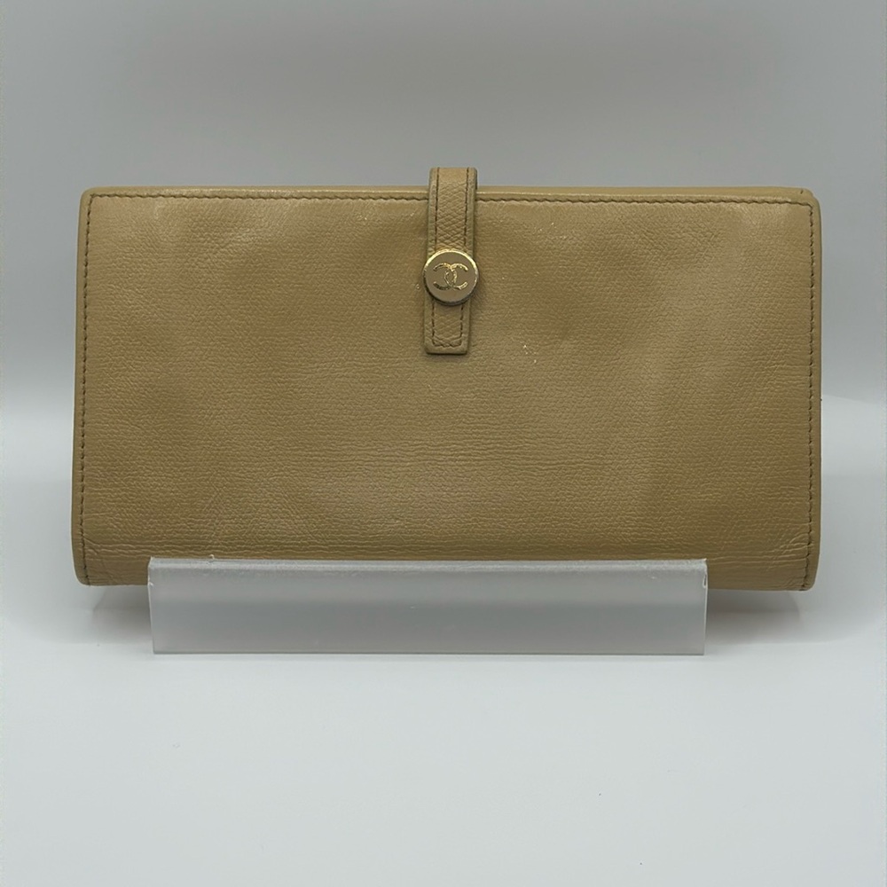 Beautiful Vintage Chanel wallet